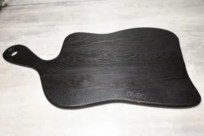 Большая чёрная доска с ручкой, обожжённый дуб 60×30 см от мастерской DIVIRO