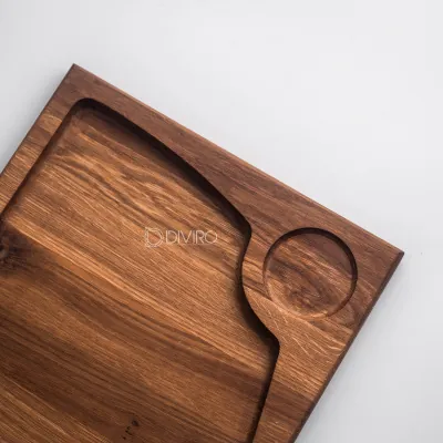 Квадратная доска с углублением под еду и соусник, дуб 30×30 см от мастерской DIVIRO